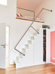 Kleiderschrank mit Treppe