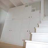 Podest mit Kleiderschrank